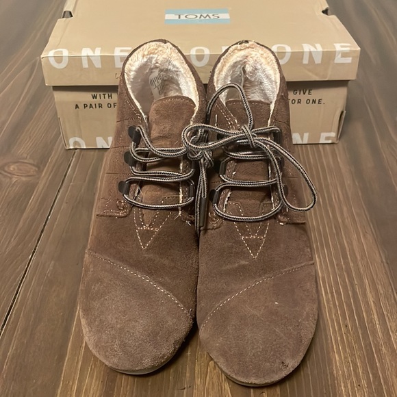 TOMS Brown Suede Wedges Size 7.5 - Picture 3 of 5